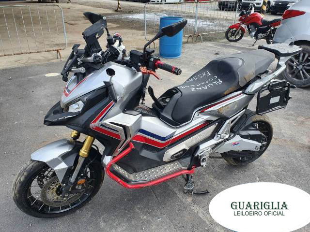 HONDA X-ADV  750c 18/18